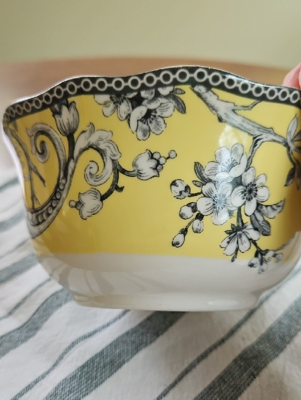 222 Fifth Adelaide Fine China Bowls, set of 3 - Picture 8 of 11